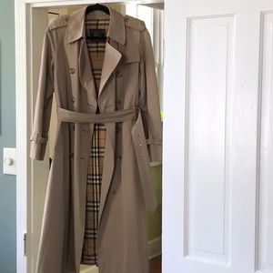 Burberry mid-length Chelsea Heritage Trench Coat, Beige, Vintage
